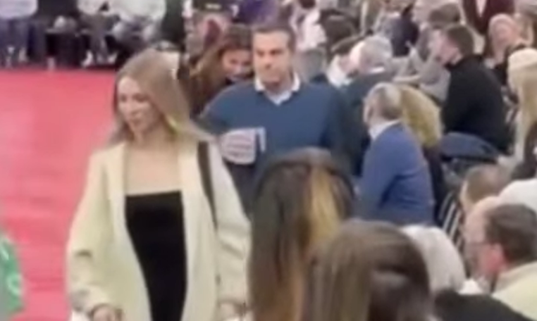 Καθάρισε τη Μπάγερν με τον Αλέξη Τσίπρα στην εξέδρα ο Παναθηναϊκός (vid) Καθάρισε τη Μπάγερν με τον Αλέξη Τσίπρα στην εξέδρα ο Παναθηναϊκός (vid)